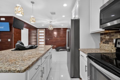 Townhouse in Boynton Beach, Florida 3 bedrooms, 146.32 sq.m. № 2248411 - photo 6