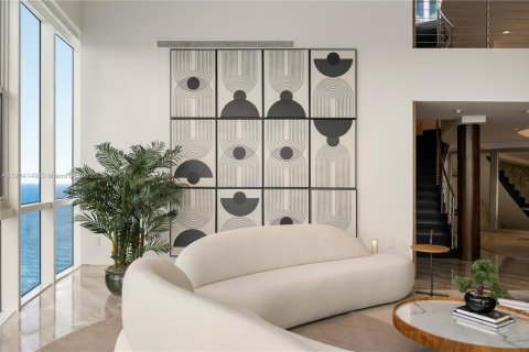 Condominio en venta en Sunny Isles Beach, Florida, 5 dormitorios, 532.05 m2 № 1970703 - foto 4