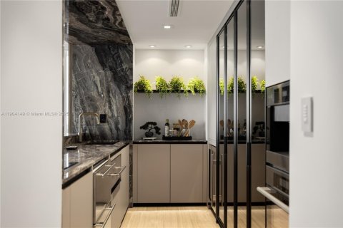 Condominio en venta en Sunny Isles Beach, Florida, 5 dormitorios, 532.05 m2 № 1970703 - foto 20