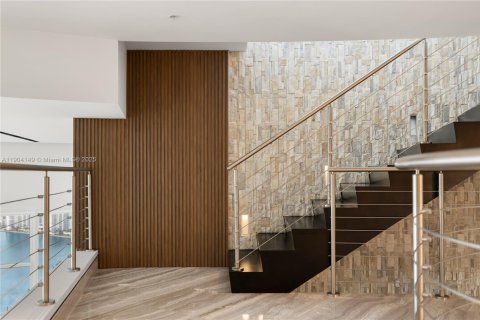 Condominio en venta en Sunny Isles Beach, Florida, 5 dormitorios, 532.05 m2 № 1970703 - foto 17