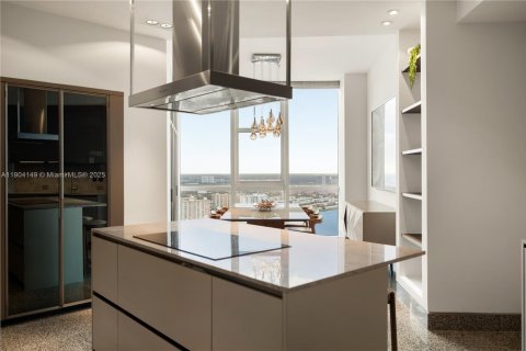 Condominio en venta en Sunny Isles Beach, Florida, 5 dormitorios, 532.05 m2 № 1970703 - foto 6