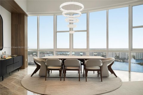 Condominio en venta en Sunny Isles Beach, Florida, 5 dormitorios, 532.05 m2 № 1970703 - foto 9