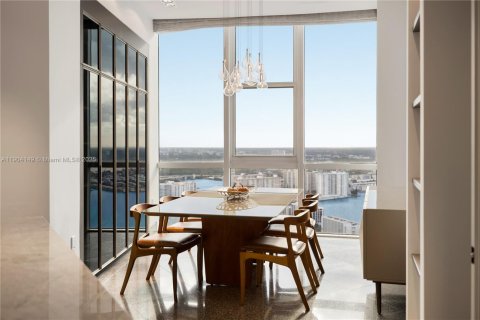 Condominio en venta en Sunny Isles Beach, Florida, 5 dormitorios, 532.05 m2 № 1970703 - foto 11