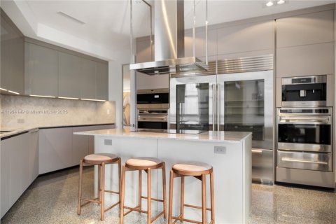 Condominio en venta en Sunny Isles Beach, Florida, 5 dormitorios, 532.05 m2 № 1970703 - foto 10