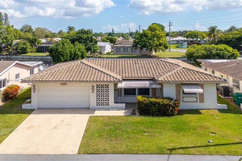Villa ou maison à vendre à Tamarac, Floride: 2 chambres, 157.93 m2 № 1968069 - photo 1