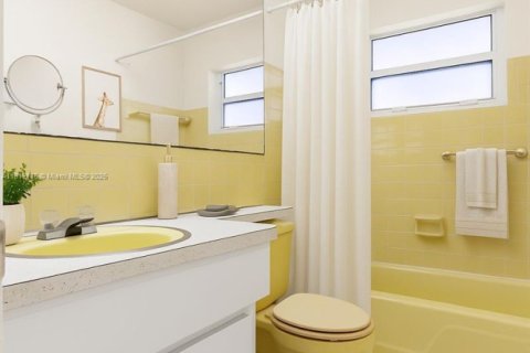 Villa ou maison à vendre à Tamarac, Floride: 2 chambres, 157.93 m2 № 1968069 - photo 20