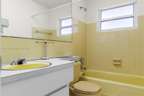 Villa ou maison à vendre à Tamarac, Floride: 2 chambres, 157.93 m2 № 1968069 - photo 21