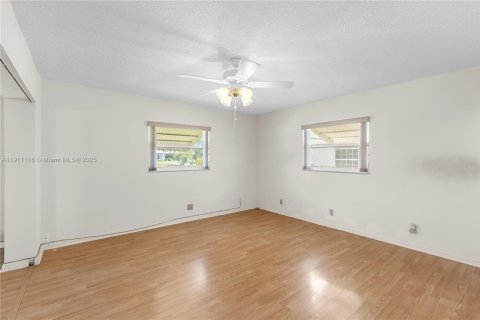 Villa ou maison à vendre à Tamarac, Floride: 2 chambres, 157.93 m2 № 1968069 - photo 13