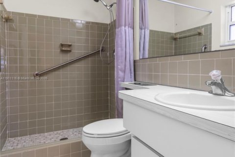 Villa ou maison à vendre à Tamarac, Floride: 2 chambres, 157.93 m2 № 1968069 - photo 17