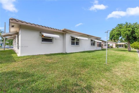 Villa ou maison à vendre à Tamarac, Floride: 2 chambres, 157.93 m2 № 1968069 - photo 29