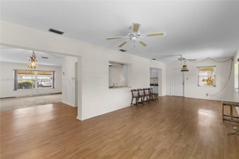 Villa ou maison à vendre à Tamarac, Floride: 2 chambres, 157.93 m2 № 1968069 - photo 9