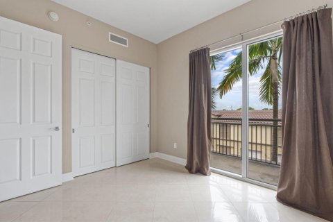Townhouse in Wilton Manors, Florida 2 bedrooms, 174.93 sq.m. № 2083575 - photo 29