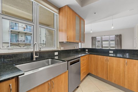 Townhouse in Wilton Manors, Florida 2 bedrooms, 174.93 sq.m. № 2083575 - photo 14