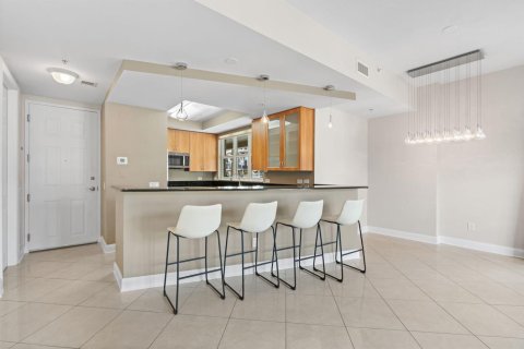 Townhouse in Wilton Manors, Florida 2 bedrooms, 174.93 sq.m. № 2083575 - photo 10