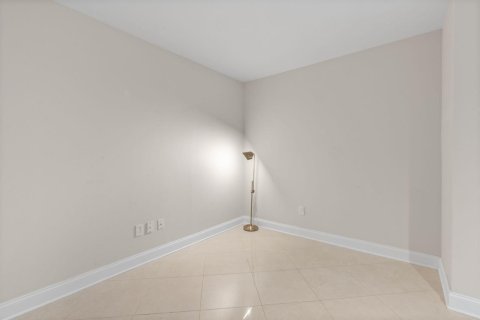 Townhouse in Wilton Manors, Florida 2 bedrooms, 174.93 sq.m. № 2083575 - photo 18