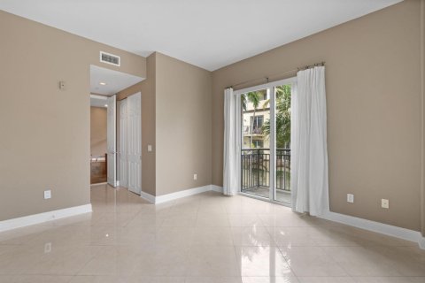 Townhouse in Wilton Manors, Florida 2 bedrooms, 174.93 sq.m. № 2083575 - photo 20