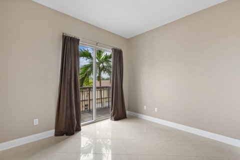 Townhouse in Wilton Manors, Florida 2 bedrooms, 174.93 sq.m. № 2083575 - photo 28