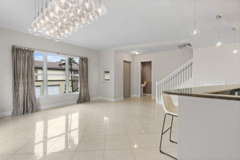 Townhouse in Wilton Manors, Florida 2 bedrooms, 174.93 sq.m. № 2083575 - photo 8