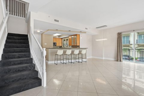 Townhouse in Wilton Manors, Florida 2 bedrooms, 174.93 sq.m. № 2083575 - photo 5