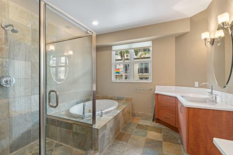 Townhouse in Wilton Manors, Florida 2 bedrooms, 174.93 sq.m. № 2083575 - photo 26