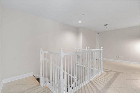 Townhouse in Wilton Manors, Florida 2 bedrooms, 174.93 sq.m. № 2083575 - photo 16