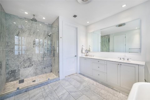 House in Aventura, Florida 3 bedrooms, 275.92 sq.m. № 2013053 - photo 22