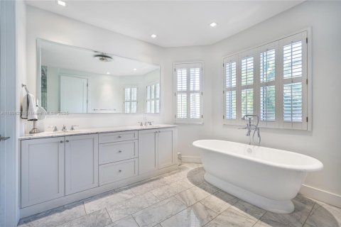 House in Aventura, Florida 3 bedrooms, 275.92 sq.m. № 2013053 - photo 21