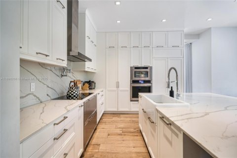 House in Aventura, Florida 3 bedrooms, 275.92 sq.m. № 2013053 - photo 6