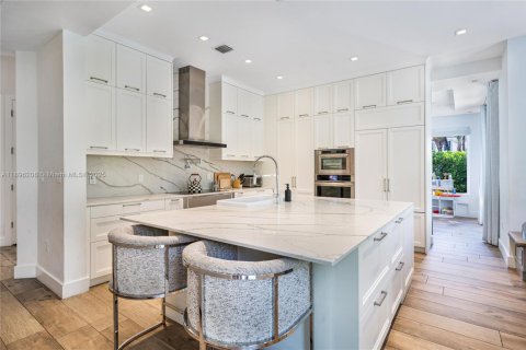 House in Aventura, Florida 3 bedrooms, 275.92 sq.m. № 2013053 - photo 3