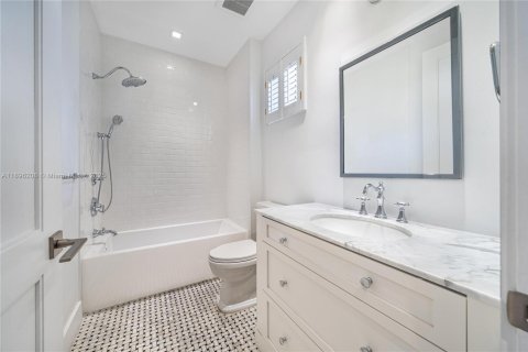 House in Aventura, Florida 3 bedrooms, 275.92 sq.m. № 2013053 - photo 26