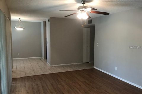 Condominio en alquiler en Tampa, Florida, 2 dormitorios, 90.58 m2 № 1811023 - foto 4