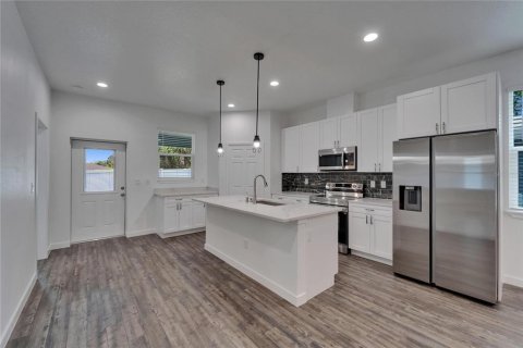 House in New Port Richey, Florida 3 bedrooms, 145.11 sq.m. № 1742712 - photo 13