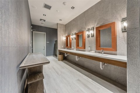 Condo in Miami, Florida, 2 bedrooms  № 1888962 - photo 29