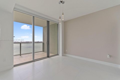 Condo in Miami, Florida, 2 bedrooms  № 1888962 - photo 12