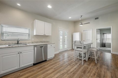House in Tampa, Florida 2 bedrooms, 73.58 sq.m. № 1870463 - photo 9