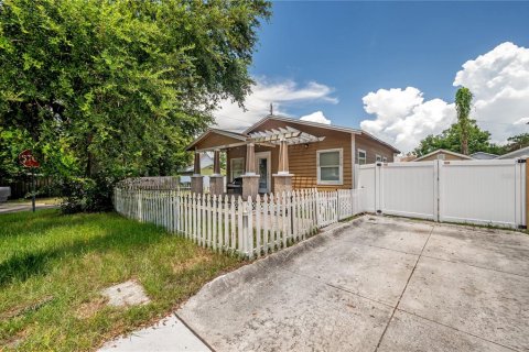 House in Tampa, Florida 2 bedrooms, 73.58 sq.m. № 1870463 - photo 2