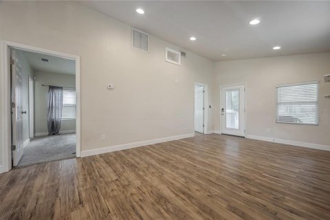 House in Tampa, Florida 2 bedrooms, 73.58 sq.m. № 1870463 - photo 4