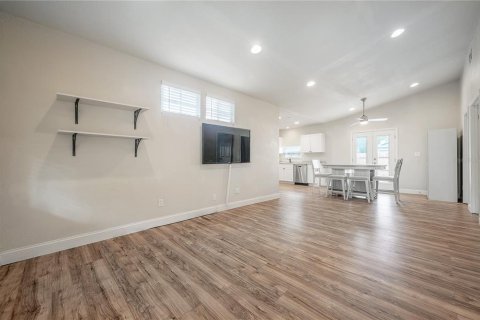 House in Tampa, Florida 2 bedrooms, 73.58 sq.m. № 1870463 - photo 6