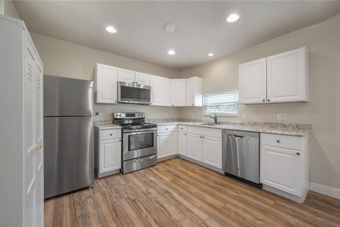 House in Tampa, Florida 2 bedrooms, 73.58 sq.m. № 1870463 - photo 10