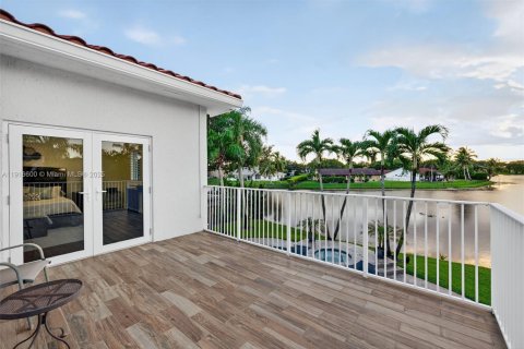 House in Pembroke Pines, Florida 5 bedrooms, 377.09 sq.m. № 2047834 - photo 22