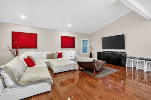 House in Pembroke Pines, Florida 5 bedrooms, 377.09 sq.m. № 2047834 - photo 9