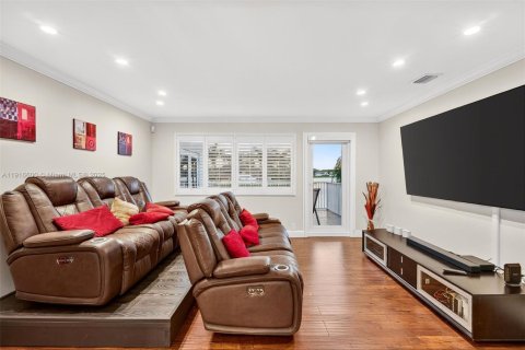 House in Pembroke Pines, Florida 5 bedrooms, 377.09 sq.m. № 2047834 - photo 27