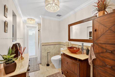 House in Pembroke Pines, Florida 5 bedrooms, 377.09 sq.m. № 2047834 - photo 15