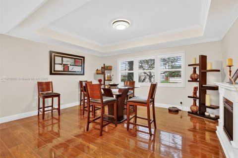 House in Pembroke Pines, Florida 5 bedrooms, 377.09 sq.m. № 2047834 - photo 12