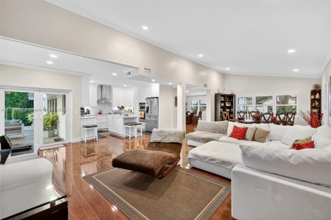 House in Pembroke Pines, Florida 5 bedrooms, 377.09 sq.m. № 2047834 - photo 8