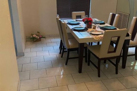 House in Miami, Florida 4 bedrooms, 244.8 sq.m. № 1824672 - photo 6