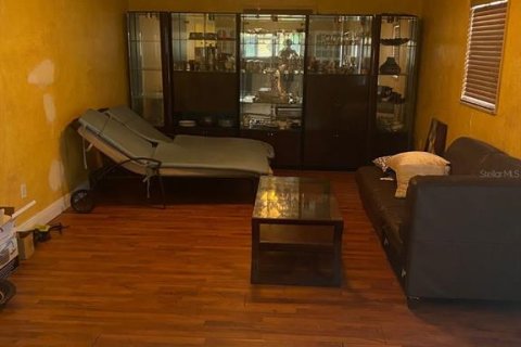 House in Miami, Florida 4 bedrooms, 244.8 sq.m. № 1824672 - photo 7