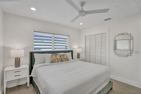 House in Hollywood, Florida 7 bedrooms, 355.35 sq.m. № 2012629 - photo 20