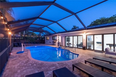 House in Hollywood, Florida 7 bedrooms, 355.35 sq.m. № 2012629 - photo 3