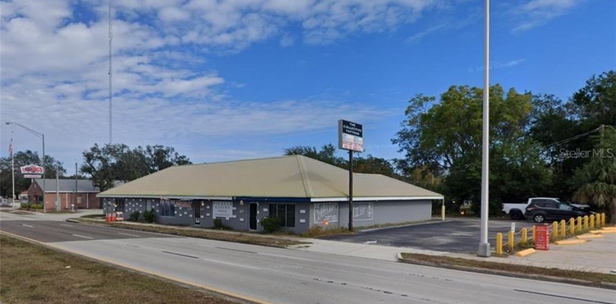Commercial property in Avon Park, Florida 420.29 sq.m. № 2212319